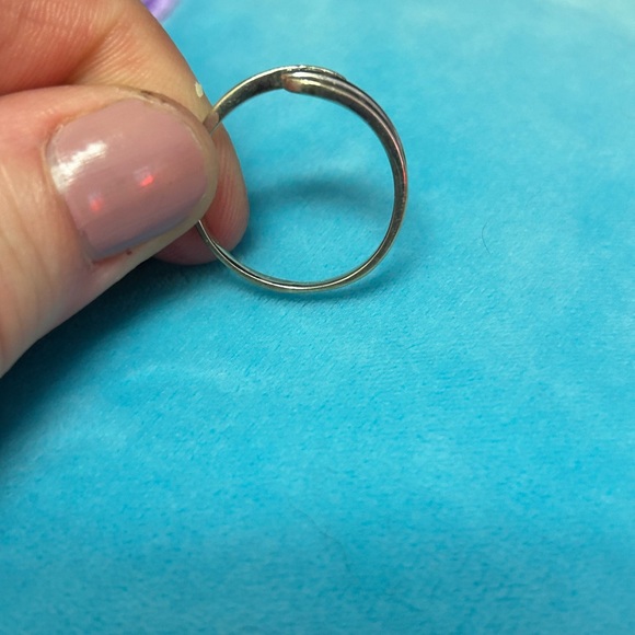 10k white gold and diamond ring. Size 8. - Picture 4 of 5